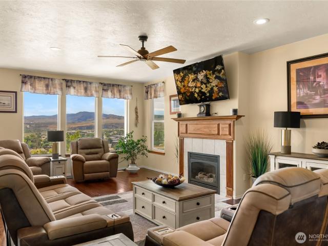 536 Hillcrest Circle Drive