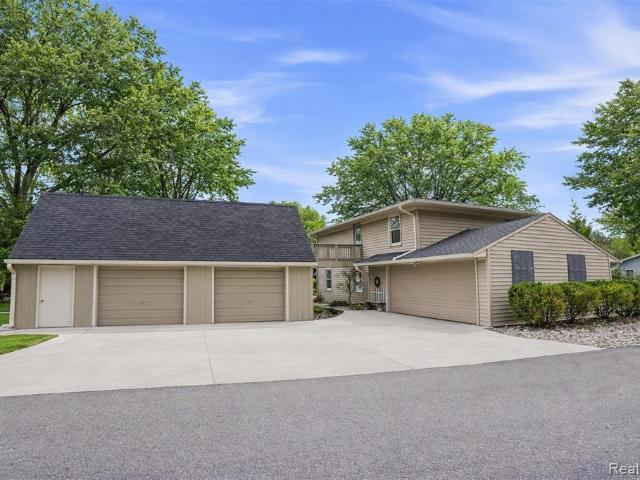 5370 Edgelake Drive