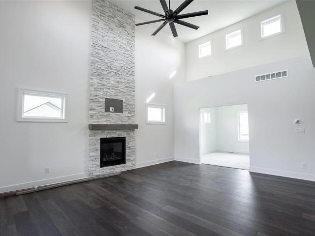 537 SE Walnut Woods Drive