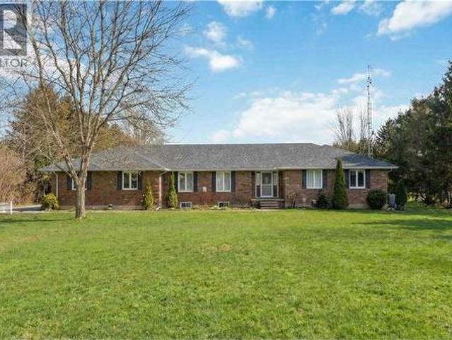 5386 Mandaumin Road, Plympton Wyoming, ON, N7T 7H3 house for sale | Listing ID 26018 | Royal LePage