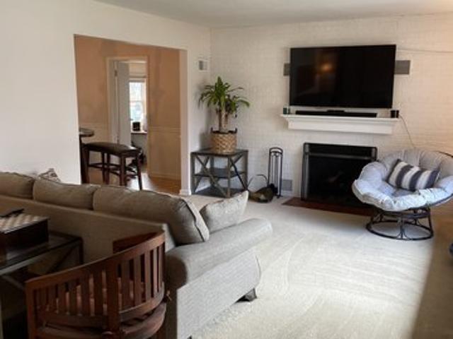 538 Greenland Ave, Oconomowoc, WI 53066