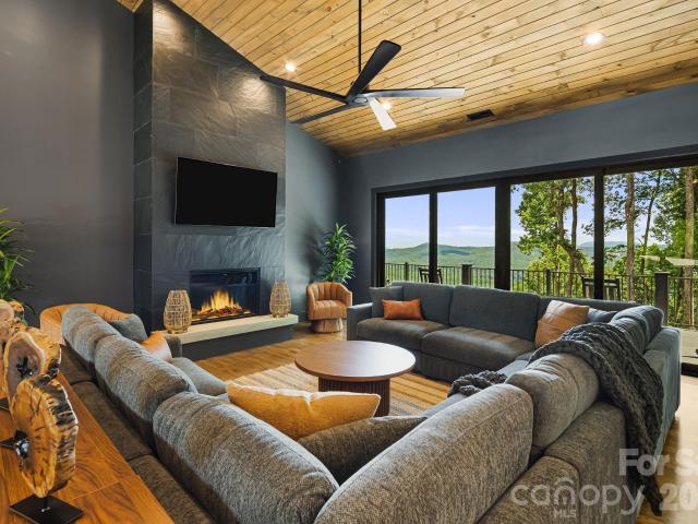 538 Pinnacle Mountain Preserve Road