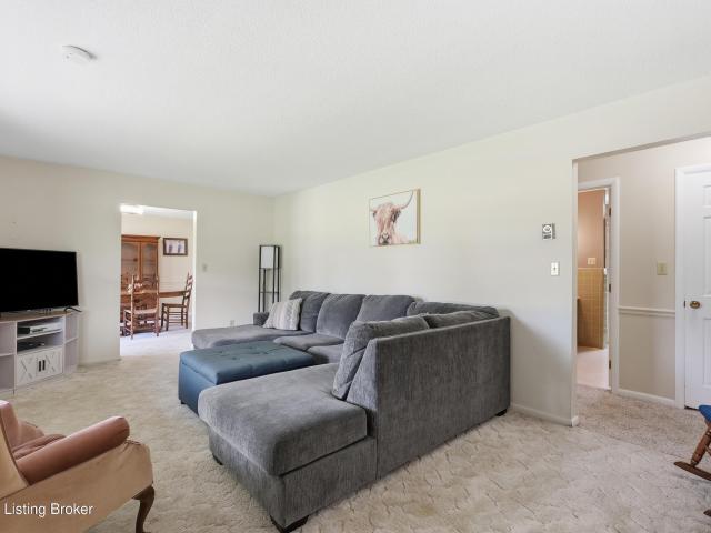 538 Wooden Ln