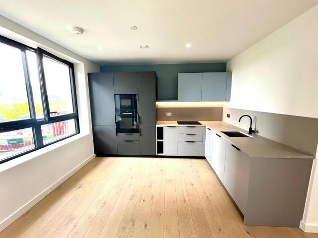 57 Chandlers Avenue, London SE10 1 bed flat to rent £2,250 pcm £519 pw