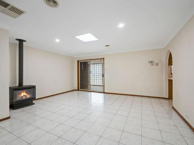 57 Crest Park Parade, Queanbeyan West