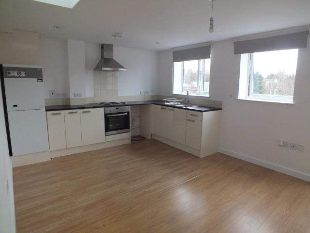 57 High Street, Bromsgrove B61 2 bed flat to rent £795 pcm £183 pw