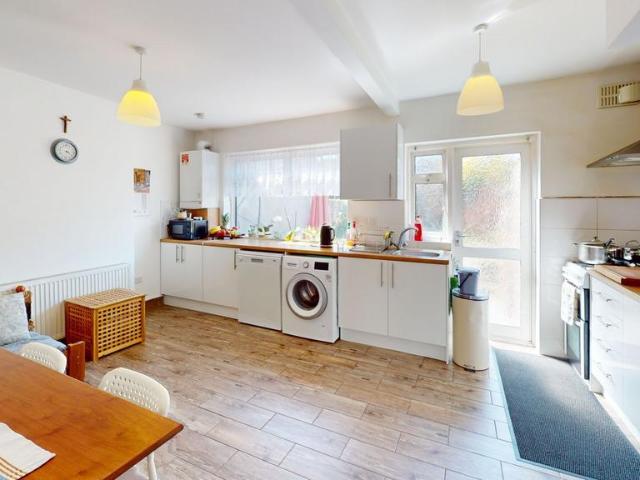 57 Norfolk 3 bed property to rent £2,250 pcm £519 pw