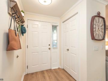 57 Oriole Dr