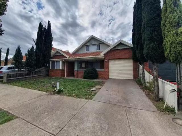 57 Santa Cruz Boulevard, Roxburgh Park, VIC 3064