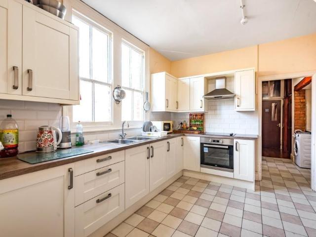57 St. Catherines, Lincoln. 1 bed in a house share to rent £399 pcm £92 pw