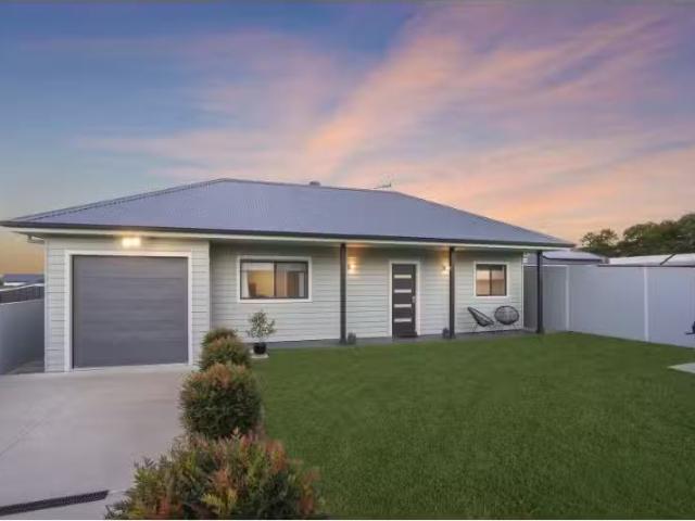 57A Highland Crescent, Thirlmere House for rent Listed by Don.