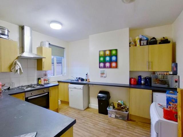 57a Lenton Boulevard, Nottingham, NG7. 3 bed ground floor flat to rent £1,625 pcm £375 pw