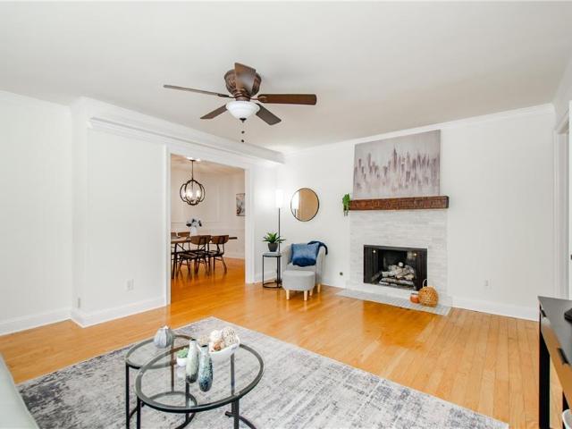 5400 Roswell Road D4