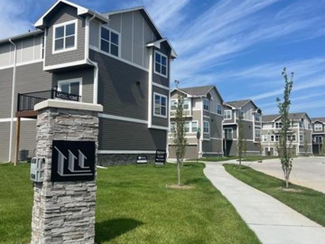 5403 S 208th Ct, Elkhorn, NE 68022