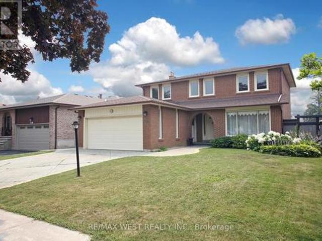 540 Louis Drive, Mississauga, ON, L5B 2N2 house for sale | Listing ID W13824 | Royal LePage