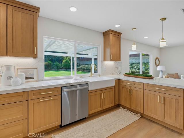 5416 E Willowick