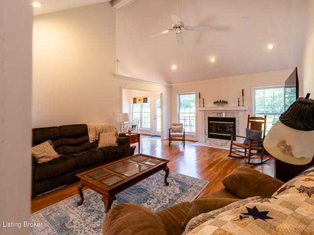 5418 Cross Creek Dr