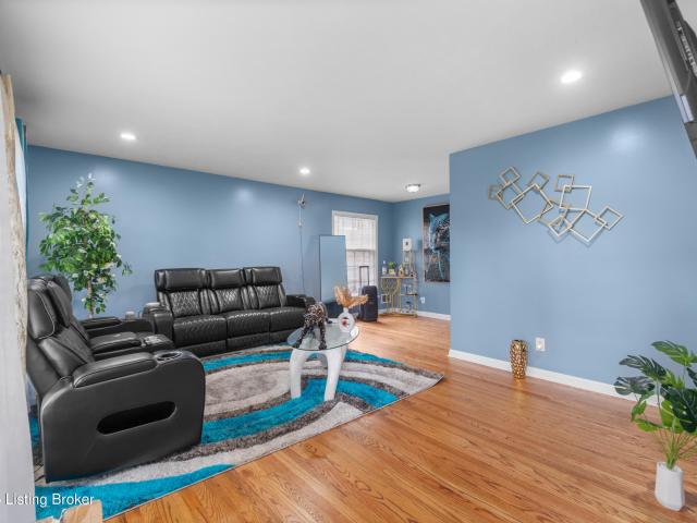 5412 Dannyboy Ln