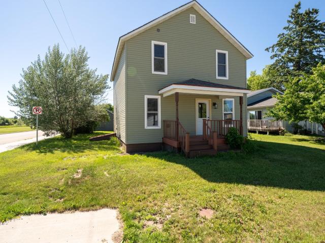 541 5th Street SE
