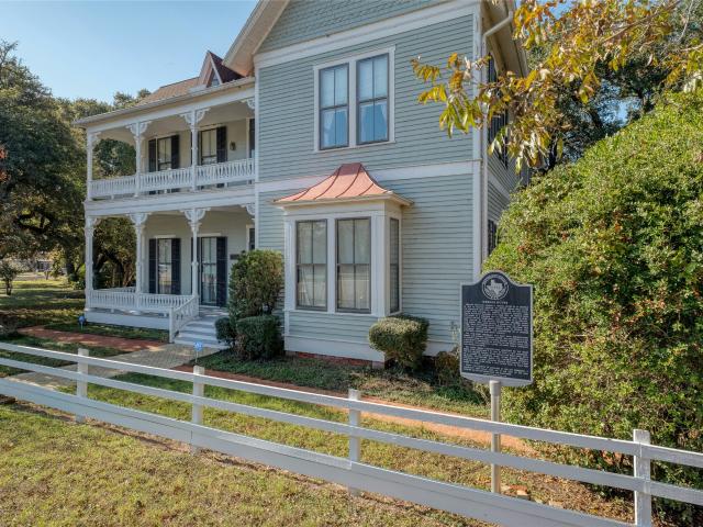 541 N Main St, La Grange, TX 78945 | MLS #73804