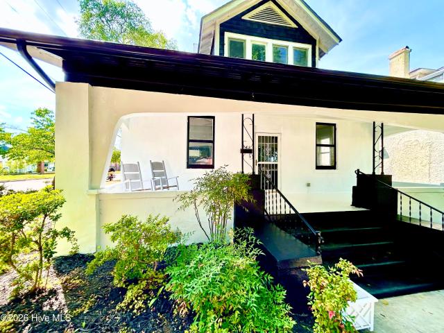 541 Roanoke Avenue