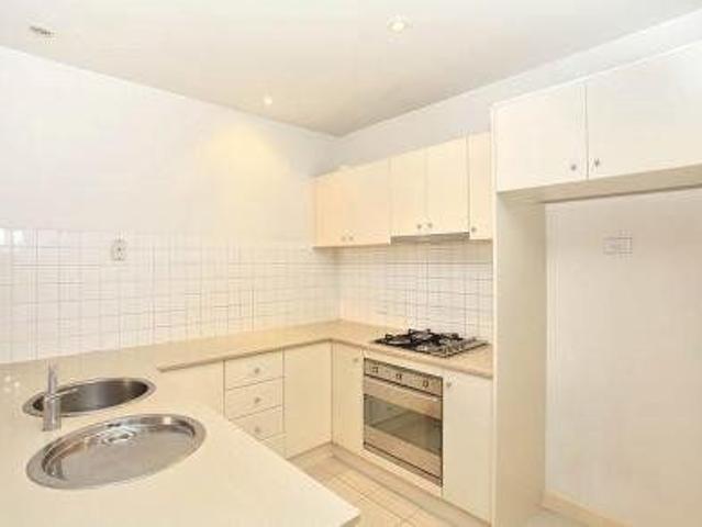 5/42 Napier Crescent, Essendon VIC 3040