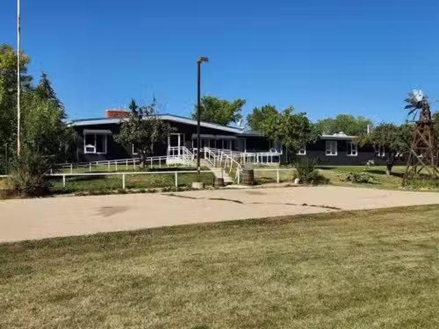 5430 51A Street, Bashaw, AB, T0B 0H0 commercial for sale Li.