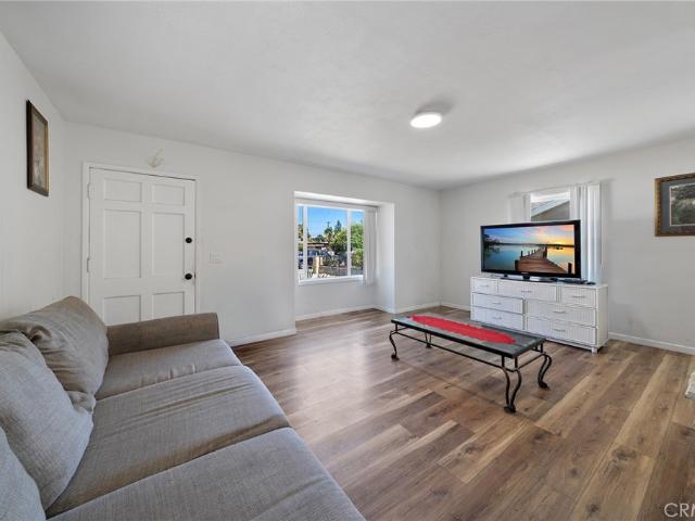 543 N Angeleno Avenue