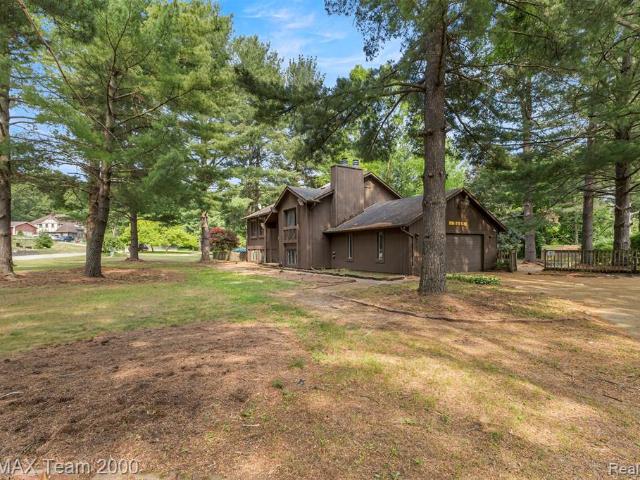 5445 Pine View Drive