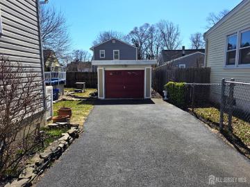 544 Edgeworth Street