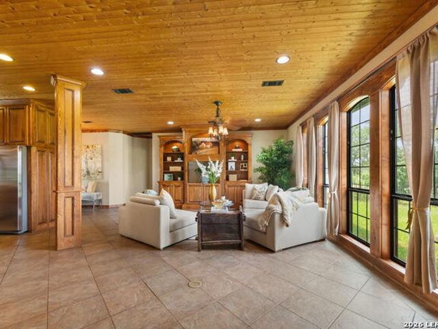 544 River View Dr