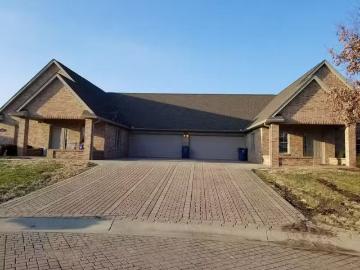 Vigo County, Indiana, USA - Patio, Parking