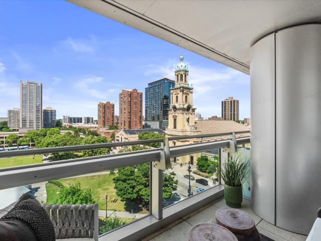 545 E Wells St, Unit 802