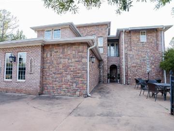 Marengo County, Alabama, USA - Deck, Equipped kitchen