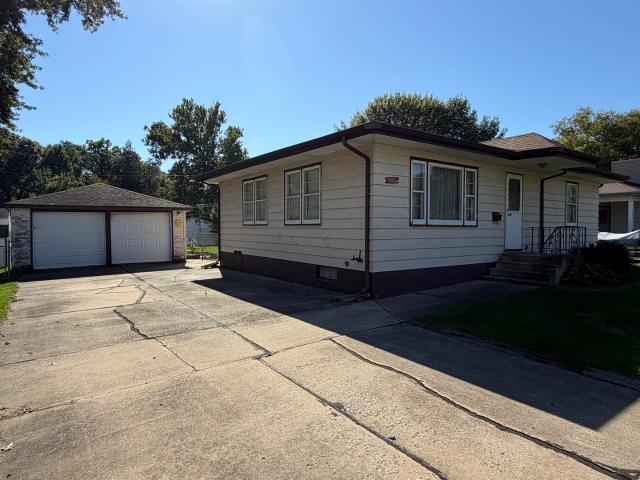 546 Oaklawn Avenue