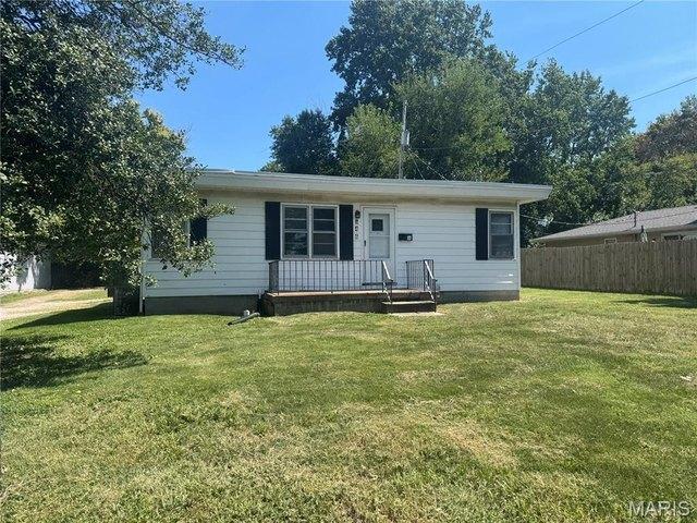 546 N 40th St, Belleville, IL 62226