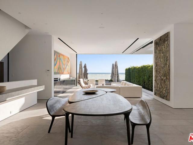 547 Palisades Beach Road