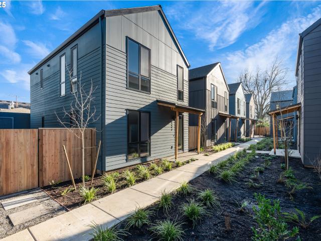 5496 SE Boise St