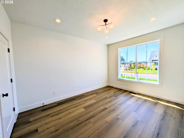 5492 Terra Cotta SE