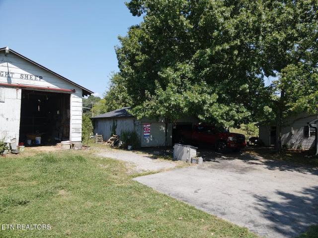 549 Raccoon Valley Rd