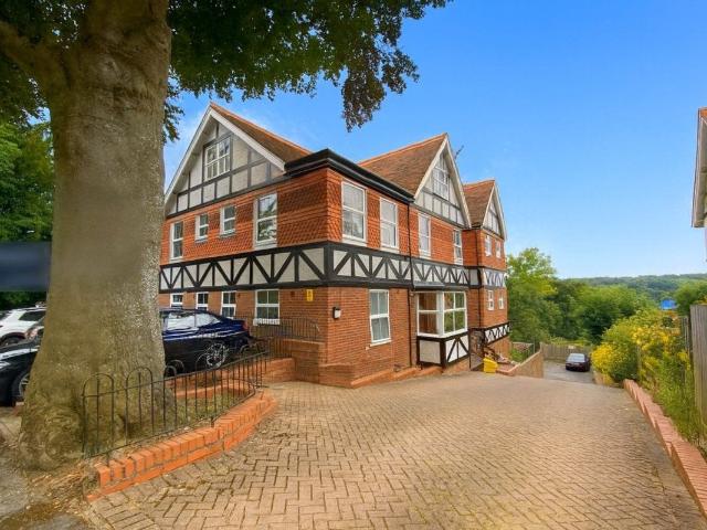 54 56 Priory Road HP13, 1 bed flat to rent, £1,100 pcm | PrimeLocation