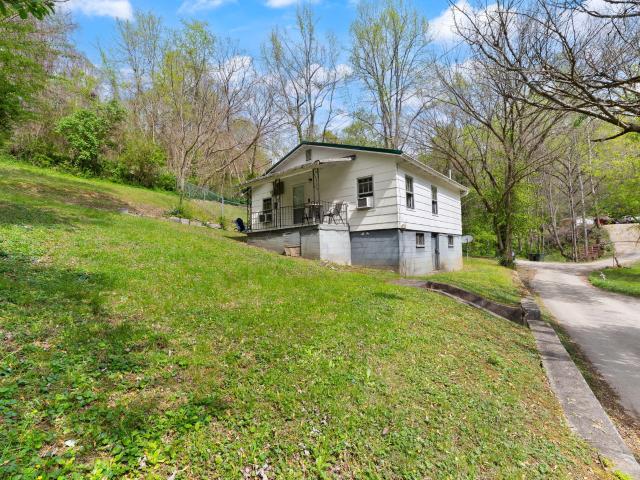 54 Woodlawn Avenue