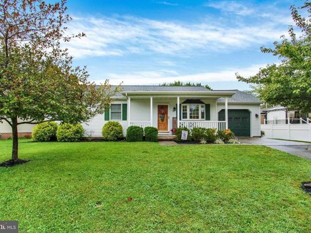 54 Brewster St, Hanover, PA 17331