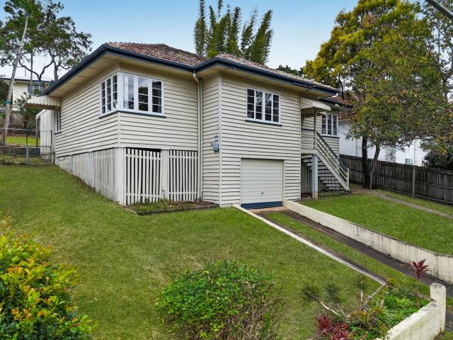 54 Coonara Street, HOLLAND PARK, QLD 4121