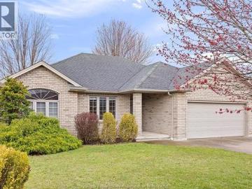 Kingsville, Ontario - Patio, Garden, Parking
