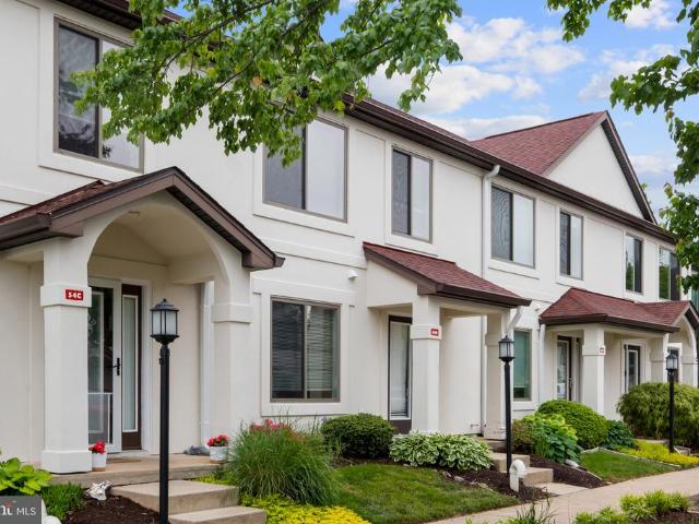 54 D Queen Caroline Court