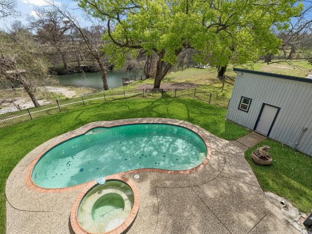 54 Hampton Dr S, Seguin, TX 78155 | MLS #176966