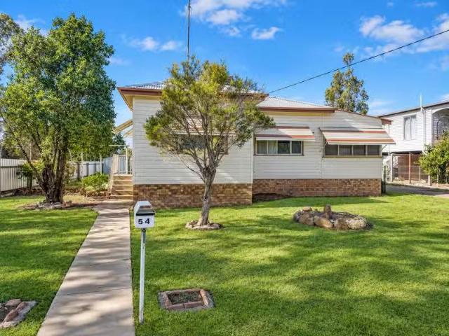54 Hinds Street, Narrabri House for rent Listed by Samantha G.