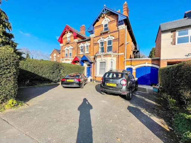 54 Lode Lane, Elmdon Heath, B91 2AW, United Kingdom | Room for rent #141082410 | Rentberry