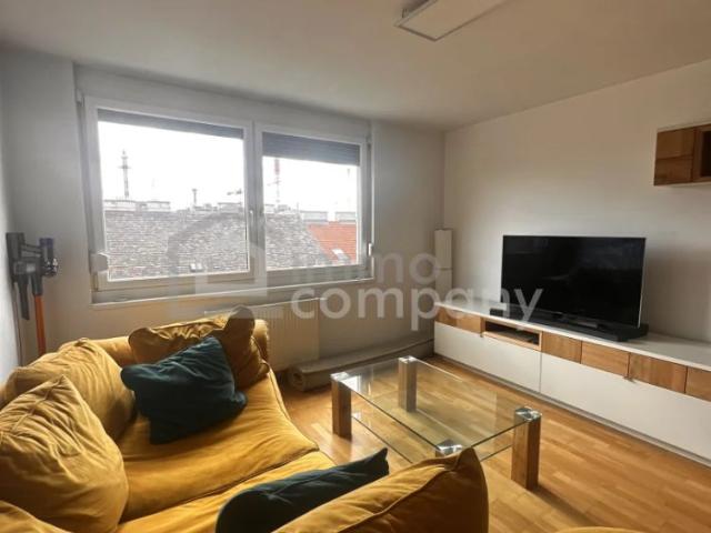 54 m² Modernes Möblierte Dachgeschosswohnung mit Stadtblick, lift und eigene Stellplatz in 1020, Wien!